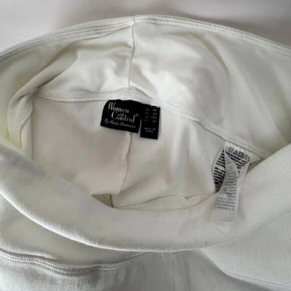 Women with Control White Capri Pants MP Medium Petite  Pedal Pushers  Side Slit - Picture 2 of 4